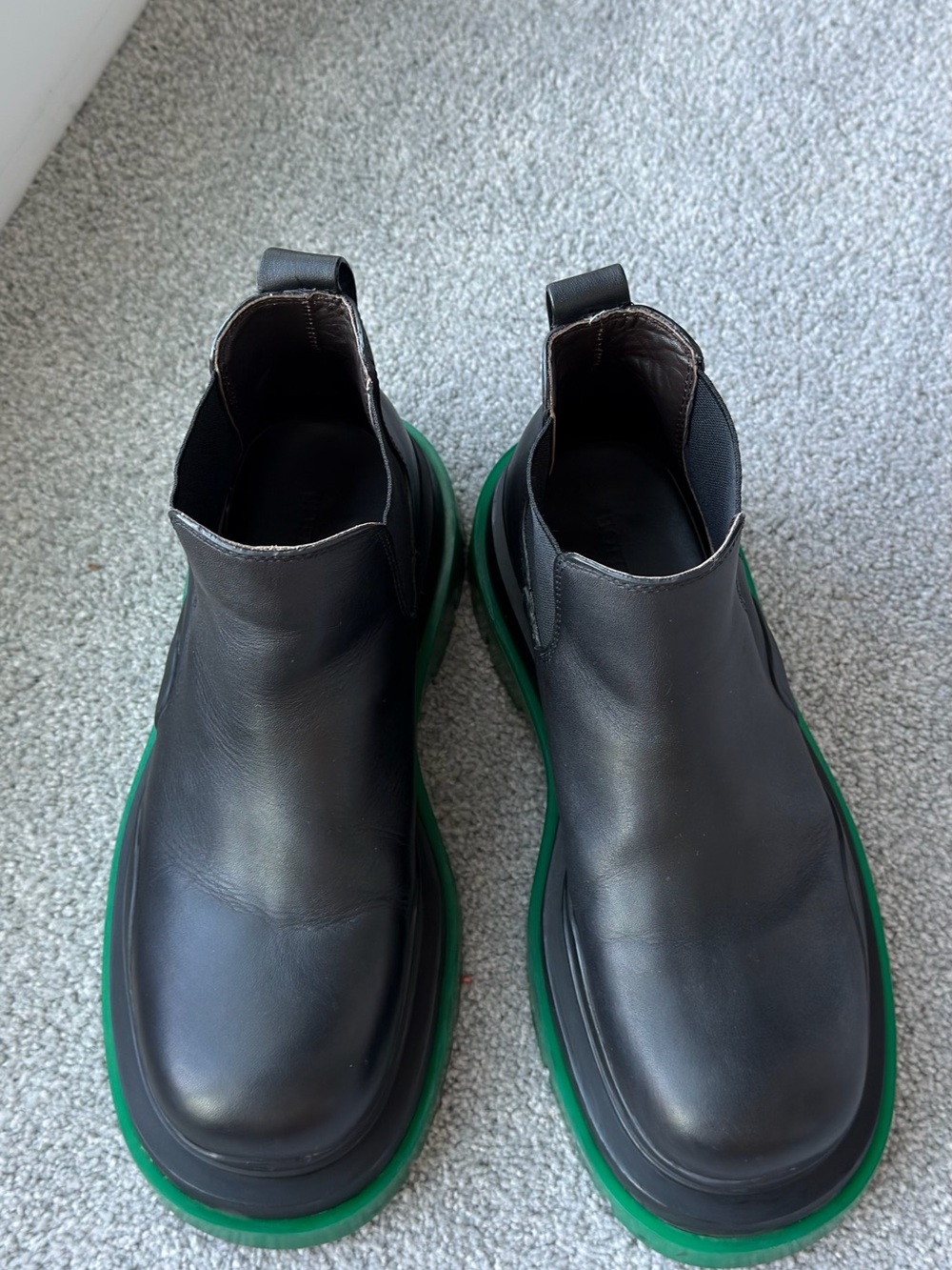 Bottega Veneta Black Leather Chelsea Boots with Green Lug Sole - Picture 6 of 11